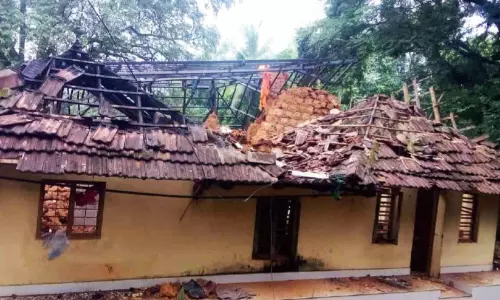 അനധികൃത പടക്കശേഖരം പൊട്ടിത്തെറിച്ച് വീട് തകർന്നു; രണ്ടുപേർക്ക് പരിക്ക്