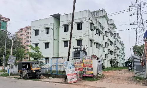 ഉയരെ വിവാദം...; ഉദ്ഘാടനം ചെയ്ത രണ്ട് ഫ്ലാറ്റ് സമുച്ചയങ്ങൾ വിവാദക്കുരുക്കിൽ ഉയരെ വിവാദം...; ഉദ്ഘാടനം ചെയ്ത രണ്ട് ഫ്ലാറ്റ് സമുച്ചയങ്ങൾ വിവാദക്കുരുക്കിൽ