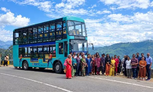 പൂജ അവധി: കോളടിച്ച് മൂന്നാറിലെ ഡബിള്‍ ഡെക്കര്‍