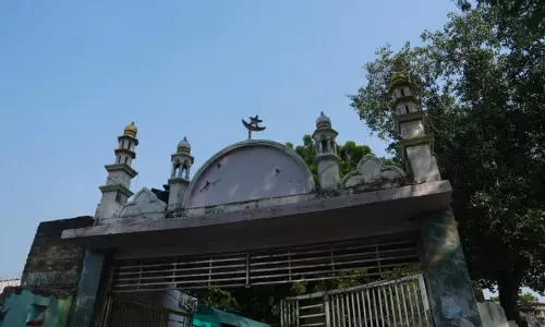 Delhi HC Refuses to Restore Utilities to Century-Old Race Course Masjid Near PM Residence Delhi HC Refuses to Restore Utilities to Century-Old Race Course Masjid Near PM Residence