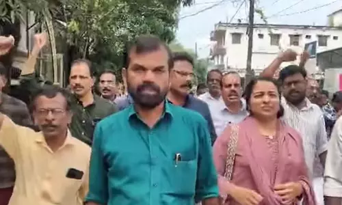 ആനക്കരയില് സിപിഎം അവിശ്വാസത്തെ പിന്തുണച്ച് ലീഗ്; കോൺഗ്രസിന് അധ്യക്ഷ സ്ഥാനം നഷ്ടമായി ആനക്കരയില് സിപിഎം അവിശ്വാസത്തെ പിന്തുണച്ച് ലീഗ്; കോൺഗ്രസിന് അധ്യക്ഷ സ്ഥാനം നഷ്ടമായി