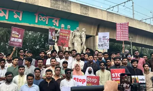 Students of Jatiya Chhatra Shakti forming a human chain at Raju Memorial Sculpture, Dhaka University, protesting evictions in Assam. Students of Jatiya Chhatra Shakti forming a human chain at Raju Memorial Sculpture, Dhaka University, protesting evictions in Assam.