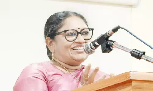 ജെൻസികൾ പഴയ തലമുറകളെ തിരുത്തുകയും നവീകരിക്കുകയും ചെയ്യുന്നു; കെ.ആർ. മീര