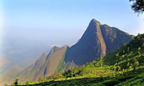 ഇടുക്കിയിലേക്കൊഴുകി സഞ്ചാരികൾ; ഒരാഴ്ചക്കിടെ എത്തിയത് ഒന്നേകാൽ ലക്ഷം സഞ്ചാരികൾ