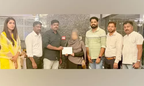 നാട്ടിലേക്കുള്ള യാത്ര ടിക്കറ്റ് നൽകി കെ.പി.എ
