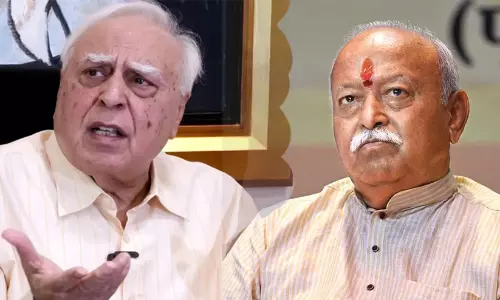‘വിദേശങ്ങളിലെ അക്രമസ്വഭാവമുള്ള മുന്നേറ്റങ്ങളെ ഇന്ത്യയിലെ പ്രതിഷേധങ്ങളുമായി താരതമ്യം ചെയ്യാനാകില്ല’; മോഹൻ ഭാഗവതിന്റെ ‘ഭരണമാറ്റ’പരാമർശത്തിന് മറുപടിയുമായി കപിൽ സിബൽ