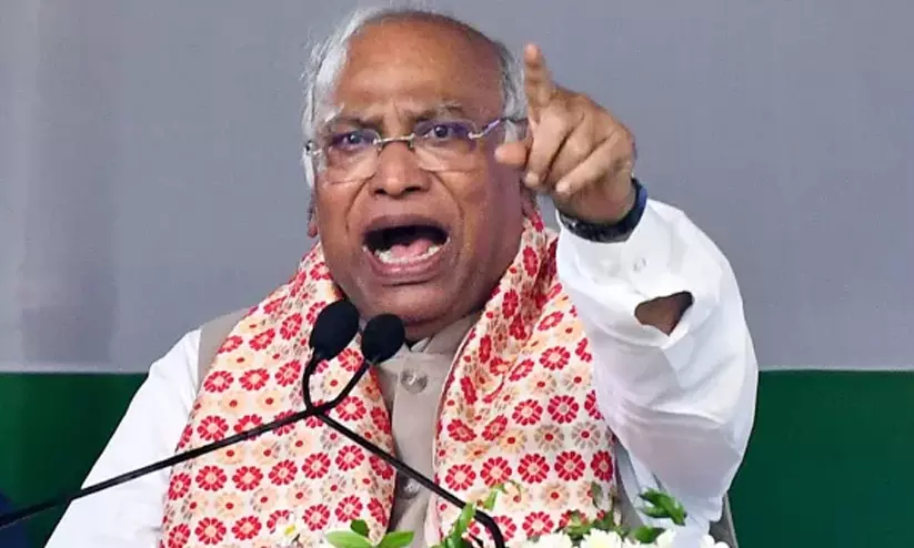 ‘രാമന്റെ പേരിൽ ക്ഷേത്രം കൊള്ളയടിച്ചവരെ ശിക്ഷിക്കാൻ രാമൻ തന്നെ കണ്ണുതുറക്കട്ടെ’; ബി.ജെ.പിക്കെതിരെ രൂക്ഷവിമർശനവുമായി ഖാർഗെ ‘രാമന്റെ പേരിൽ ക്ഷേത്രം കൊള്ളയടിച്ചവരെ ശിക്ഷിക്കാൻ രാമൻ തന്നെ കണ്ണുതുറക്കട്ടെ’; ബി.ജെ.പിക്കെതിരെ രൂക്ഷവിമർശനവുമായി ഖാർഗെ