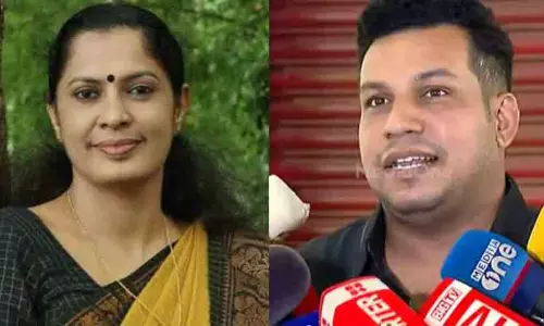 പി.പി ദിവ്യയുടെ സഹോദരനും ഡ്രൈവറുംകാർട്ടൺ ഇന്ത്യയിൽ നിന്ന് പണം കൈപ്പറ്റി; ശബ്ദസന്ദേശവും സ്ക്രീൻഷോട്ടുകളും പുറത്ത് പി.പി ദിവ്യയുടെ സഹോദരനും ഡ്രൈവറുംകാർട്ടൺ ഇന്ത്യയിൽ നിന്ന് പണം കൈപ്പറ്റി; ശബ്ദസന്ദേശവും സ്ക്രീൻഷോട്ടുകളും പുറത്ത്