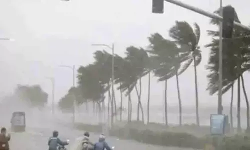 സ്കൂളുകൾ അടച്ചു, ദുരിതാശ്വാസ ക്യാമ്പുകൾ സജ്ജമാക്കി: ചുഴലിക്കാറ്റിനെ നേരിടാൻ ഒഡിഷയും ആന്ധ്രയും തമിഴ്‌നാടും ഒരുങ്ങുന്നു