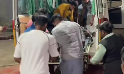 കക്കാടംപൊയിലിൽ ജീപ്പ് നിയന്ത്രണം വിട്ട് താഴ്ചയിലേക്ക് മറിഞ്ഞു: ഒരാൾ മരിച്ചു, 5 പേരുടെ നില ഗുരുതരം
