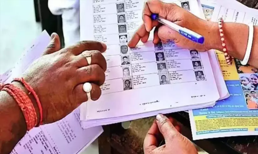പിലിഭിത്തിന് പിന്നാലെ ഉത്തർപ്രദേശിലാകെ വിറളിപിടിച്ച് തെരഞ്ഞെടുപ്പ് കമീഷൻ; കണക്കുകൾ പരിശോധിക്കാൻ ഉത്തരവ് പിലിഭിത്തിന് പിന്നാലെ ഉത്തർപ്രദേശിലാകെ വിറളിപിടിച്ച് തെരഞ്ഞെടുപ്പ് കമീഷൻ; കണക്കുകൾ പരിശോധിക്കാൻ ഉത്തരവ്