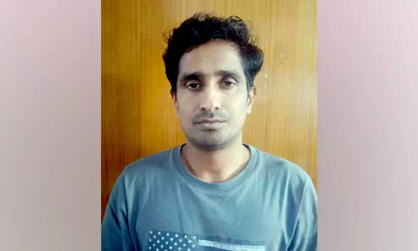 സൈബർ സെൽ ഉദ്യോഗസ്ഥനെന്ന വ്യാജേന ഭീഷണി; യുവതിയുടെ നഗ്ന വിഡിയോ വാങ്ങിയ പ്രതി അറസ്റ്റിൽ സൈബർ സെൽ ഉദ്യോഗസ്ഥനെന്ന വ്യാജേന ഭീഷണി; യുവതിയുടെ നഗ്ന വിഡിയോ വാങ്ങിയ പ്രതി അറസ്റ്റിൽ