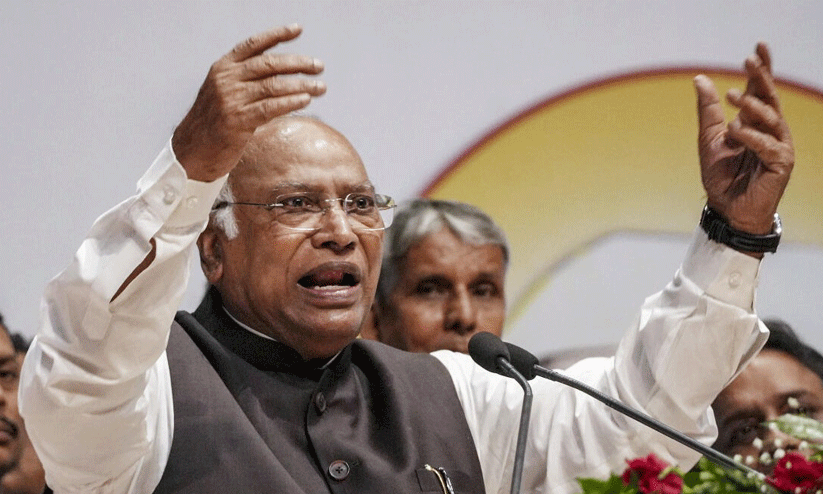 ‘ഗ്യാനേഷ് കുമാറിനെ സംരക്ഷിക്കാൻ മോദി സർക്കാർ എല്ലാ വഴികളും തേടുന്നു’; വോട്ട് മോഷണത്തിനെതിരെ ദില്ലി ചലോ മാർച്ച് പ്രഖ്യാപിച്ച് ഖാർഗെ ‘ഗ്യാനേഷ് കുമാറിനെ സംരക്ഷിക്കാൻ മോദി സർക്കാർ എല്ലാ വഴികളും തേടുന്നു’; വോട്ട് മോഷണത്തിനെതിരെ ദില്ലി ചലോ മാർച്ച് പ്രഖ്യാപിച്ച് ഖാർഗെ