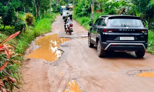 റോഡ് നന്നാക്കാൻ നടപടിയില്ല; ജനകീയ പ്രക്ഷോഭത്തിന് നാട്ടുകാർ