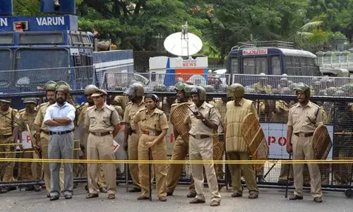 ജാമ്യം റദ്ദാക്കിയ പോക്സോ കേസ് പ്രതി മുങ്ങി; പൊലീസ് സ്റ്റേഷനു മുന്നിൽ നാട്ടുകാരുടെ പ്രതിഷേധം