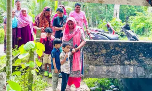 19 വർഷമായി ദുരിതയാത്ര; സുരക്ഷിത വഴിയില്ലാതെ അംഗൻവാടി