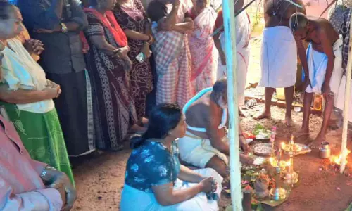 മരുമകന്‍റെ കുത്തേറ്റ് കൊല്ലപ്പെട്ട ജയകുമാരിക്ക് നാടിന്‍റെ അന്ത്യാഞ്‌ജലി