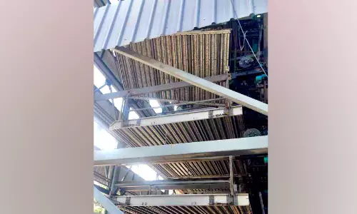 ആറുനില മള്‍ട്ടിലെവല്‍ കാര്‍പാര്‍ക്കിങ്   കേന്ദ്രത്തിന്റെ റാക്ക്‌ തകർന്നു
