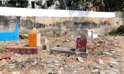മൃതശരീരങ്ങൾക്കും വിലയിട്ട് റാക്കറ്റ്; ശ്മശാന ജീവനക്കാരടക്കം പിടിയിൽ