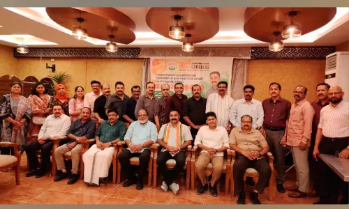 സോണി പാറക്കലിന് തൃശൂർ ജില്ല ഒ.ഐ.സി.സി യാത്രയയപ്പ് നൽകി സോണി പാറക്കലിന് തൃശൂർ ജില്ല ഒ.ഐ.സി.സി യാത്രയയപ്പ് നൽകി