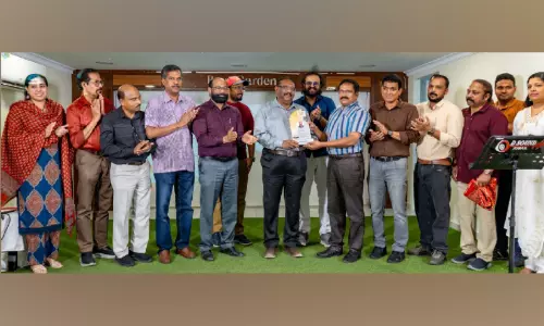 ദമ്മാം ഇൻഫ്ലുവൻസേഴ്സ് ഫോറം പ്രദീപ് കാറളത്തെ ആദരിച്ചു ദമ്മാം ഇൻഫ്ലുവൻസേഴ്സ് ഫോറം പ്രദീപ് കാറളത്തെ ആദരിച്ചു