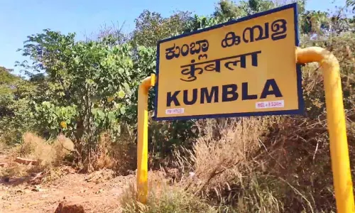 കുമ്പള റെയിൽവേ സ്റ്റേഷനോട് അവഗണന; കേരളപ്പിറവി ദിനത്തിൽ ബഹുജന ധർണ കുമ്പള റെയിൽവേ സ്റ്റേഷനോട് അവഗണന; കേരളപ്പിറവി ദിനത്തിൽ ബഹുജന ധർണ