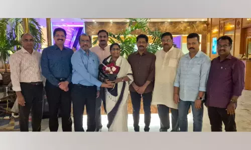 വൈ.എം.സി.എ പ്രതിനിധികൾ ഷാനിമോൾ ഉസ്മാനുമായി കൂടിക്കാഴ്ച നടത്തി വൈ.എം.സി.എ പ്രതിനിധികൾ ഷാനിമോൾ ഉസ്മാനുമായി കൂടിക്കാഴ്ച നടത്തി