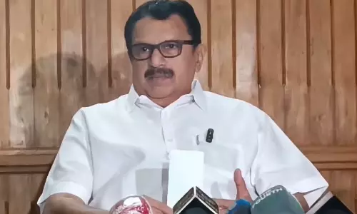 കോവിഡ് കാലത്ത് മന്ത്രിമാരുടെ സ്റ്റാഫും കുടുംബങ്ങളും ഭക്ഷണം കഴിച്ചതിന്റെ കടം നാലര ലക്ഷം; ഞങ്ങൾ വീട്ടിക്കോളാം: മന്ത്രി മുരളീധരൻ കോവിഡ് കാലത്ത് മന്ത്രിമാരുടെ സ്റ്റാഫും കുടുംബങ്ങളും ഭക്ഷണം കഴിച്ചതിന്റെ കടം നാലര ലക്ഷം; ഞങ്ങൾ വീട്ടിക്കോളാം: മന്ത്രി മുരളീധരൻ