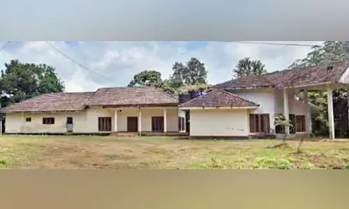 ജില്ല ആസ്ഥാനത്തെ ഡി.ടി.പി.സി ഹോട്ടലിന് താഴ് വീണിട്ട് രണ്ടുവർഷം ജില്ല ആസ്ഥാനത്തെ ഡി.ടി.പി.സി ഹോട്ടലിന് താഴ് വീണിട്ട് രണ്ടുവർഷം