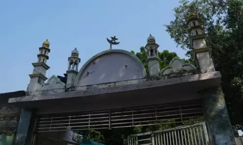 റേസ് കോഴ്‌സ് മസ്ജിദിനെതിരെ വ്യാഴാഴ്ച വരെ കടുത്ത നടപടികൾ സ്വീകരിക്കില്ല;  കോടതിയിൽ കേന്ദ്രത്തിന്റെ ഉറപ്പ്,  വിശ്വാസികൾക്ക് താൽക്കാലിക ആശ്വാസം