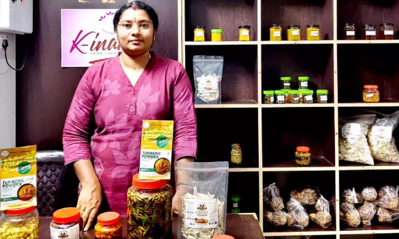 മറയൂരിലെ മഞ്ഞൾപ്പെരുമ ; പരിമിതികളെ വെല്ലുവിളിച്ച് ദേവി സുബ്ബുരാമൻ മറയൂരിലെ മഞ്ഞൾപ്പെരുമ ; പരിമിതികളെ വെല്ലുവിളിച്ച് ദേവി സുബ്ബുരാമൻ