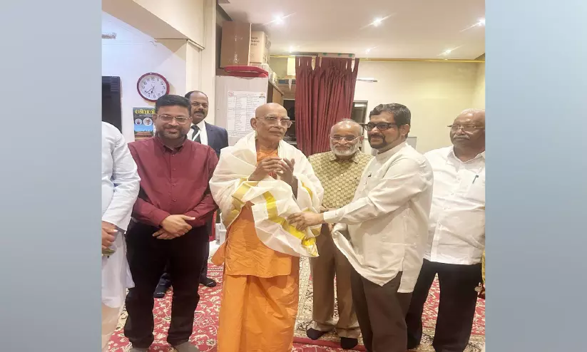 പത്മശ്രീ വിശുദ്ധാനന്ദ തീർഥ സ്വാമികളെ ഫ്രൻഡ്സ് അസോസിയേഷൻ നേതാക്കൾ സന്ദർശിച്ചു പത്മശ്രീ വിശുദ്ധാനന്ദ തീർഥ സ്വാമികളെ ഫ്രൻഡ്സ് അസോസിയേഷൻ നേതാക്കൾ സന്ദർശിച്ചു