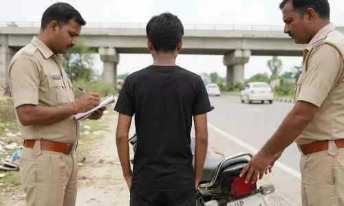 വീട്ടിൽ വഴക്ക് ഭയന്ന് തട്ടിക്കൊണ്ടുപോകൽ കഥ മെനഞ്ഞു; പത്താം ക്ലാസുകാരന്റെ നാടകം പൊളിച്ച് പൊലീസ്
