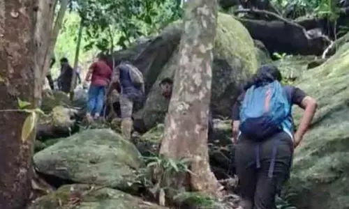 മൃതദേഹം തേടി കൊടുംവനത്തിലൂടെ പൊലീസ് നടത്തിയത് സാഹസിക യാത്ര മൃതദേഹം തേടി കൊടുംവനത്തിലൂടെ പൊലീസ് നടത്തിയത് സാഹസിക യാത്ര