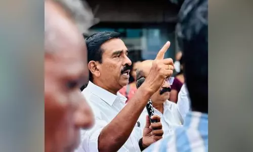 അപകട ഭീഷണി ഉയര്ത്തുന്ന മണ്തിട്ട മാറ്റുംവരെ സമരം -വി.ജെ.ലാലി അപകട ഭീഷണി ഉയര്ത്തുന്ന മണ്തിട്ട മാറ്റുംവരെ സമരം -വി.ജെ.ലാലി