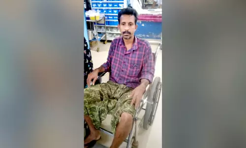ളാഹയിൽ ടാപ്പിങ് തൊഴിലാളികളെ കാട്ടാന ആക്രമിച്ചു; രണ്ടുപേർക്ക് പരിക്ക് ളാഹയിൽ ടാപ്പിങ് തൊഴിലാളികളെ കാട്ടാന ആക്രമിച്ചു; രണ്ടുപേർക്ക് പരിക്ക്
