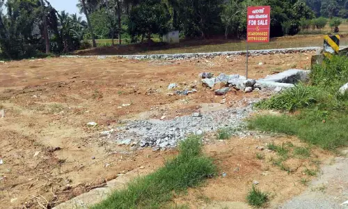 വില്ലേജ് രേഖകളിൽ കൃത്യതയില്ല വയൽ നികത്തുന്നു വില്ലേജ് രേഖകളിൽ കൃത്യതയില്ല വയൽ നികത്തുന്നു