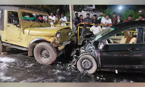 പത്തനാപുരത്ത് കാറും ജീപ്പും കൂട്ടിയിടിച്ച് എട്ട് പേർക്ക് പരിക്ക് പത്തനാപുരത്ത് കാറും ജീപ്പും കൂട്ടിയിടിച്ച് എട്ട് പേർക്ക് പരിക്ക്