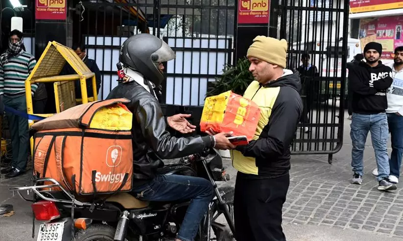 ഗിഗ്, പ്ലാറ്റ്ഫോം തൊഴിലാളികൾക്കും സാമൂഹിക സുരക്ഷ: കേന്ദ്ര തൊഴിൽ മന്ത്രാലയത്തിന്റെ നിർണായക വിജ്ഞാപനം ഗിഗ്, പ്ലാറ്റ്ഫോം തൊഴിലാളികൾക്കും സാമൂഹിക സുരക്ഷ: കേന്ദ്ര തൊഴിൽ മന്ത്രാലയത്തിന്റെ നിർണായക വിജ്ഞാപനം
