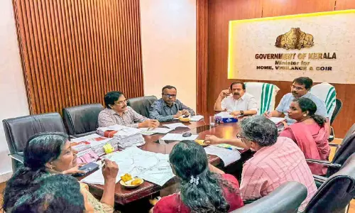 വ​ലി​യ​ഴീ​ക്ക​ല്‍ ഫി​ഷി​ങ് ഹാ​ര്‍ബ​റി​ന്റെ വി​ക​സ​നം   സ​മ​യ​ബ​ന്ധി​ത​മാ​യി ന​ട​പ്പാ​ക്കും- ര​മേ​ശ് ചെ​ന്നി​ത്ത​ല