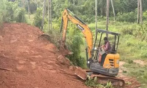 നെ​ന്മാ​റ - ഒ​ലി​പ്പാ​റ റോ​ഡ് പ്ര​വൃ​ത്തി; വീ​ഴ്ച വ​രു​ത്തി​യ   ക​രാ​റു​കാ​ര​നെ ഒ​ഴി​വാ​ക്കി