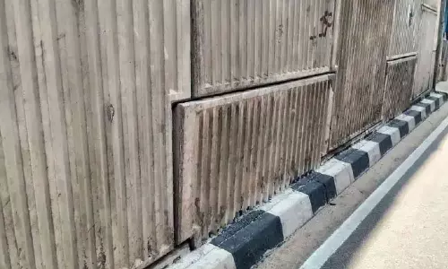 ദേ​ശീ​യ​പാ​ത: ഉ​യ​ര​പ്പാ​ത​യു​ടെ ആ​ർ.​ഇ വാ​ളു​ക​ള്‍ പു​റ​ത്തേ​ക്ക് ത​ള്ളു​ന്നു
