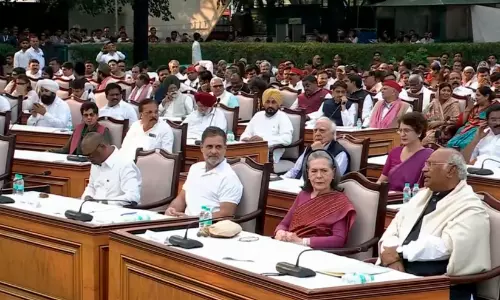 Former Lok Sabha Speaker Meira Kumar and Congress President Mallikarjun Kharge addressing the INDIA bloc public impeachment gathering against CEC Gyanesh Kumar.