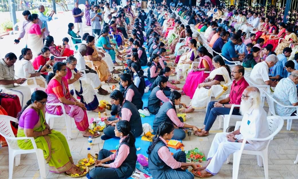 മാവേലിക്കരയിലും വിദ്യാർഥികളെക്കൊണ്ട് അധ്യാപകരുടെ കാൽ കഴുകിച്ചു മാവേലിക്കരയിലും വിദ്യാർഥികളെക്കൊണ്ട് അധ്യാപകരുടെ കാൽ കഴുകിച്ചു