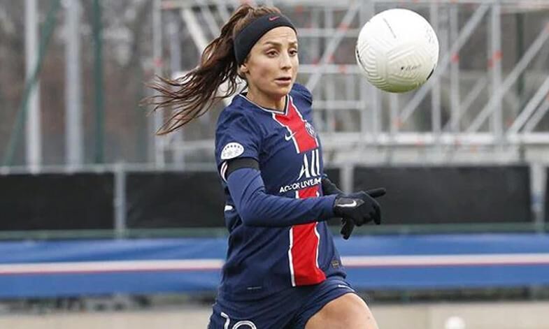 ഗോളുകൾക്കു പിന്നിലെ കണ്ണീർപുഴ....! നാദിയാ നദീമിന്റെ കഥ ഗോളുകൾക്കു പിന്നിലെ കണ്ണീർപുഴ....! നാദിയാ നദീമിന്റെ കഥ