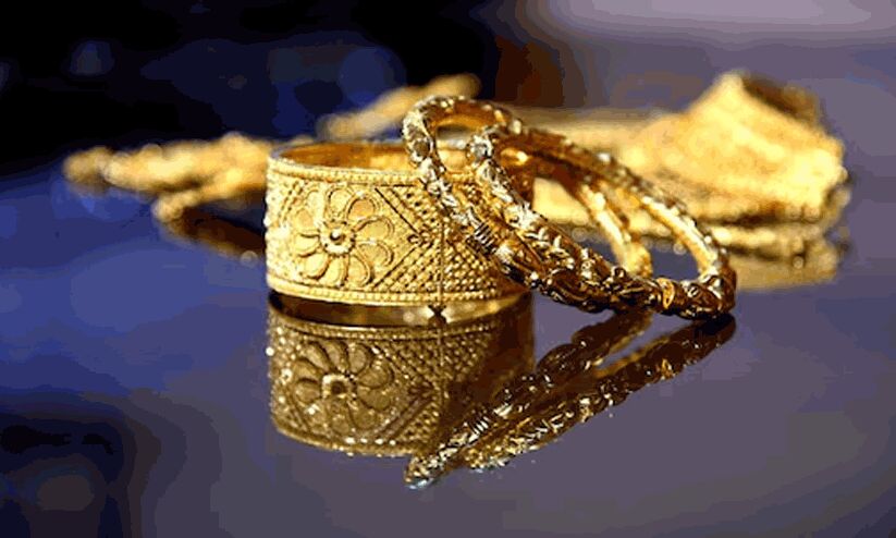 വീട് കുത്തിത്തുറന്ന് 35 പവൻ കവർന്നു വീട് കുത്തിത്തുറന്ന് 35 പവൻ കവർന്നു