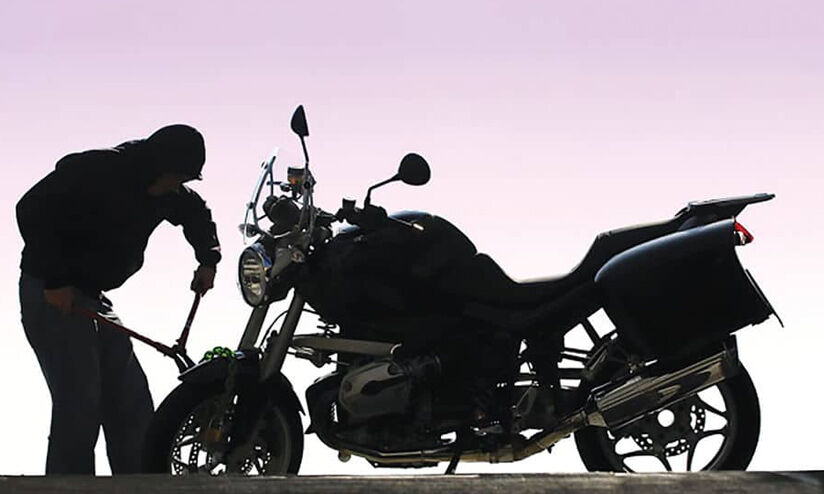 വാഹന മോഷ്ടാക്കളായ കുട്ടിക്കള്ളന്മാരെ കുടുക്കി പന്തളം പൊലീസ് വാഹന മോഷ്ടാക്കളായ കുട്ടിക്കള്ളന്മാരെ കുടുക്കി പന്തളം പൊലീസ്