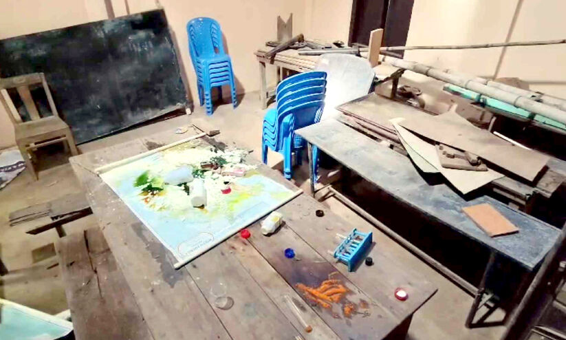 രണ്ട് വിദ്യാലയങ്ങളിൽ സാമൂഹികവിരുദ്ധ ആക്രമണം രണ്ട് വിദ്യാലയങ്ങളിൽ സാമൂഹികവിരുദ്ധ ആക്രമണം