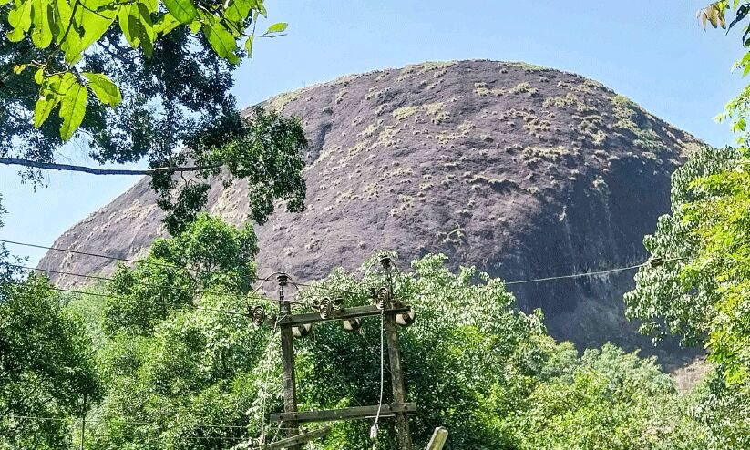 പ്രണയപ്പകയുടെ കാട്ടാത്തിപ്പാറ പ്രണയപ്പകയുടെ കാട്ടാത്തിപ്പാറ