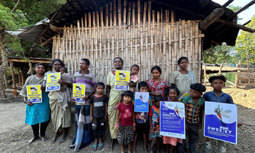 യജമാനന്മാരേ മാറിനിൽക്കൂ, ഞങ്ങൾ സ്വതന്ത്രമായി വോട്ടുചെയ്യട്ടെ.. യജമാനന്മാരേ മാറിനിൽക്കൂ, ഞങ്ങൾ സ്വതന്ത്രമായി വോട്ടുചെയ്യട്ടെ..